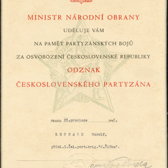 4. Dekret o udělení Odznaku československého partyzána R. Lenhardovi, 28. prosince 1946.