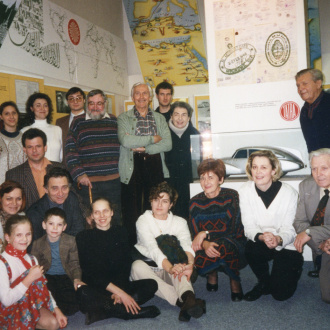 V nově otevřené stálé expozici S inženýry Hanzelkou a Zikmundem pěti světadíly, 1.12.1996 