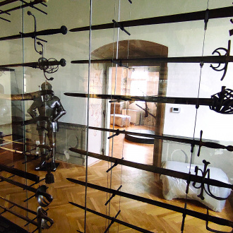 expozice_zbraní_hrad_Malenovice.jpg
