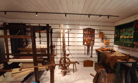 CESTA KŮŽE, VLÁKNA A ŽELEZA