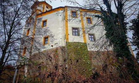 HRADY - HRDÁ MÍSTA