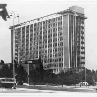 Rozestavěný mrakodrap v r. 1938